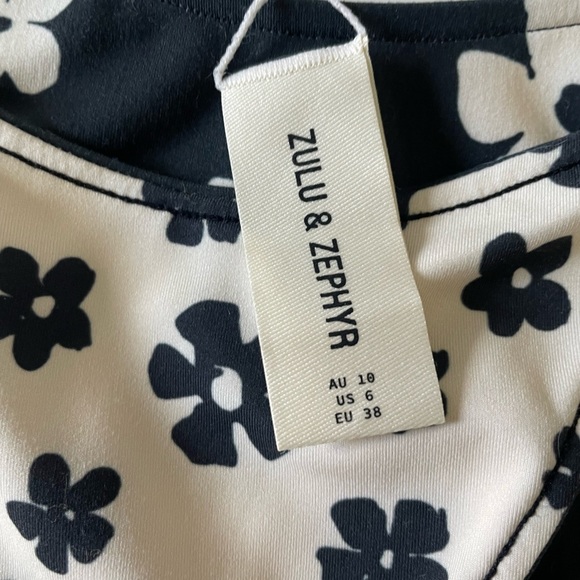 Zulu and Zephyr Black & Bone Flower Reversible Curve String Brief US6 - Picture 3 of 3